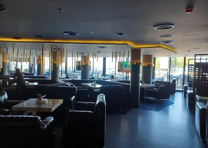 Al Qurum Resort
