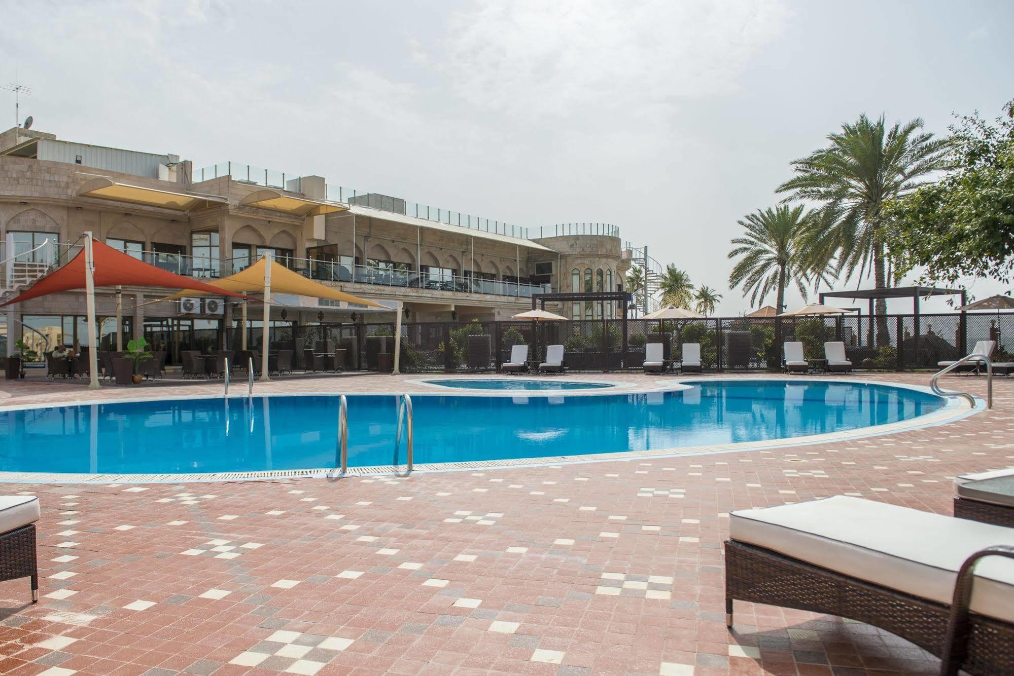 Al Qurum 3*